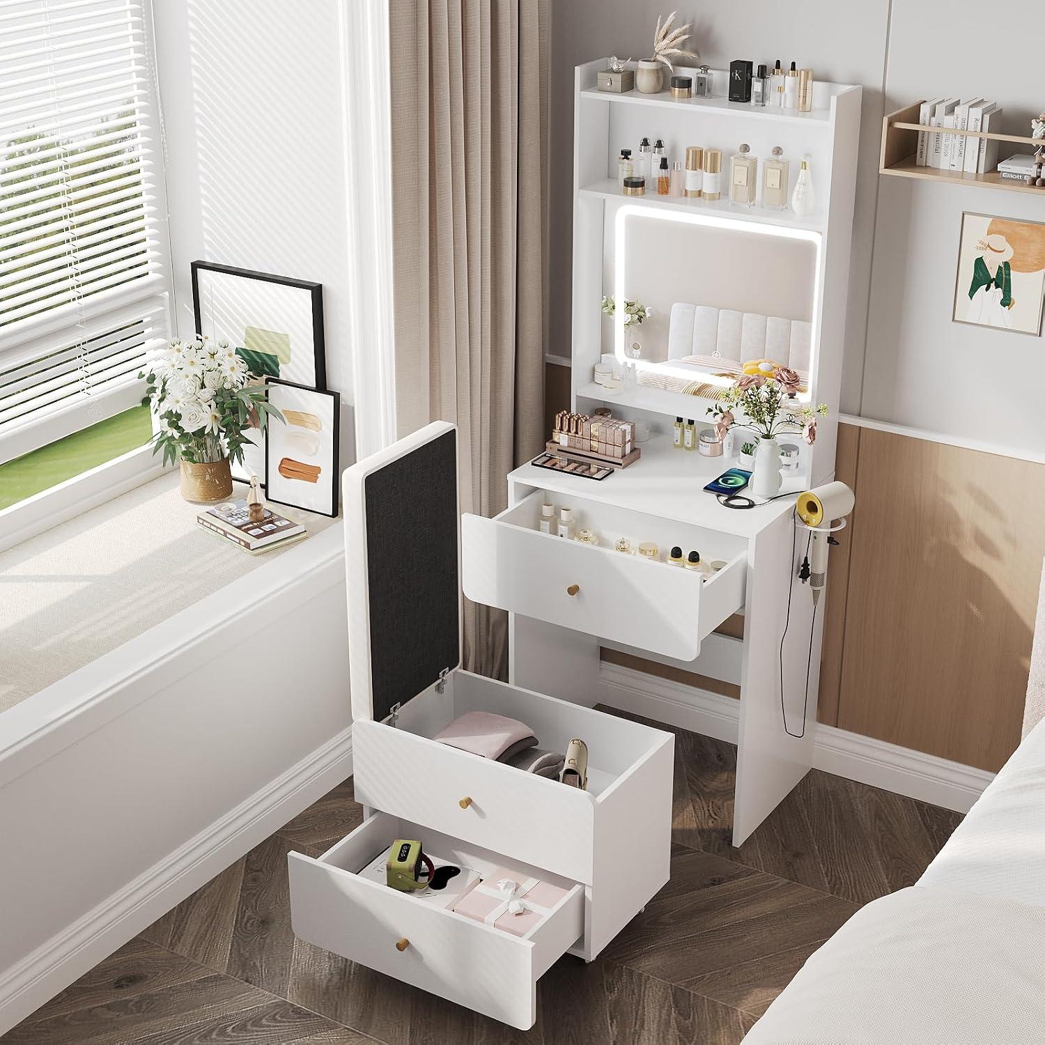 Desk Setup In Small Bedroom - Туалетный столик с зеркалом и подсветкой,